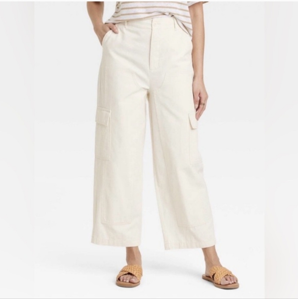Universal Thread Cropped Wide Leg High Waisted Cargo Pants in Cream Sz 14